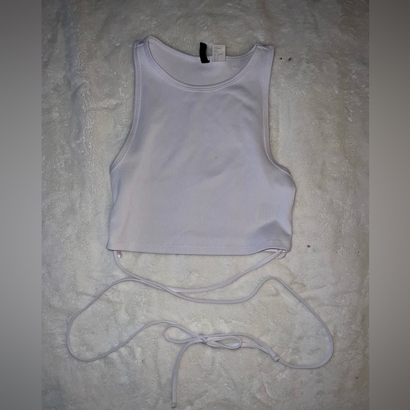 cropped white shirt with tie strings - Picture 3 of 5